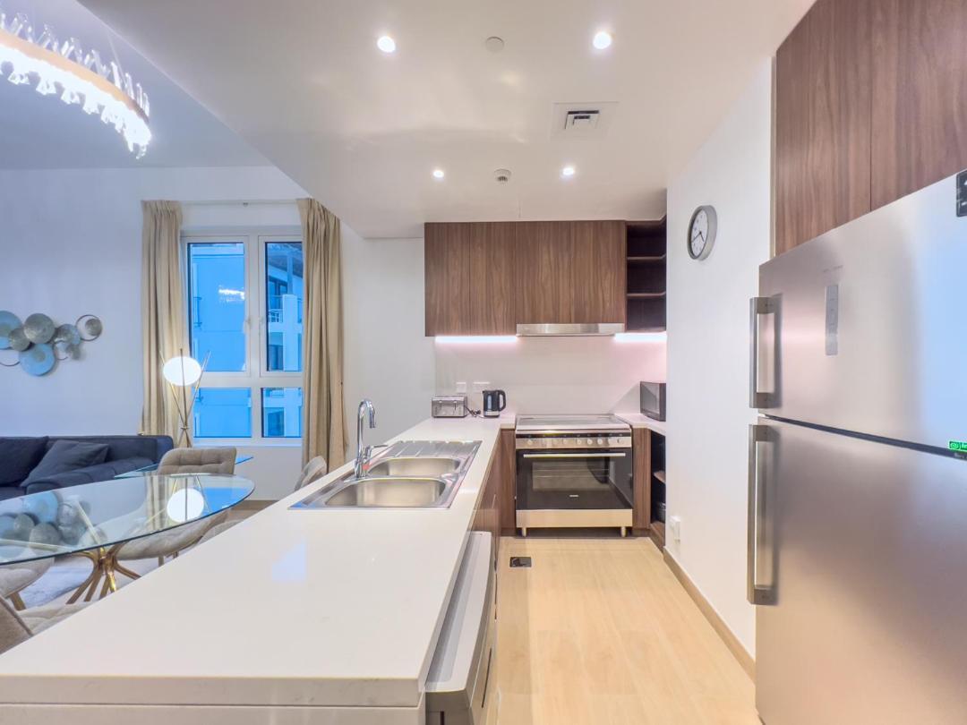 Lovely 2-Bedroom Vacation Home Near Beach Dubai Bagian luar foto