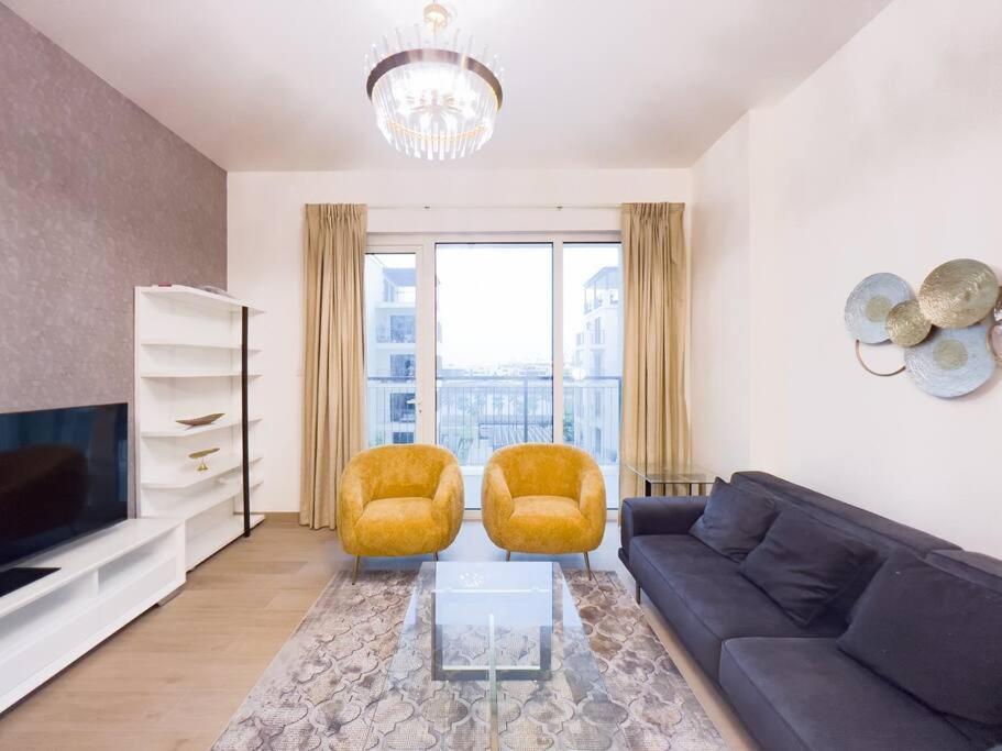 Lovely 2-Bedroom Vacation Home Near Beach Dubai Bagian luar foto
