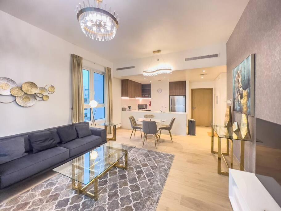 Lovely 2-Bedroom Vacation Home Near Beach Dubai Bagian luar foto