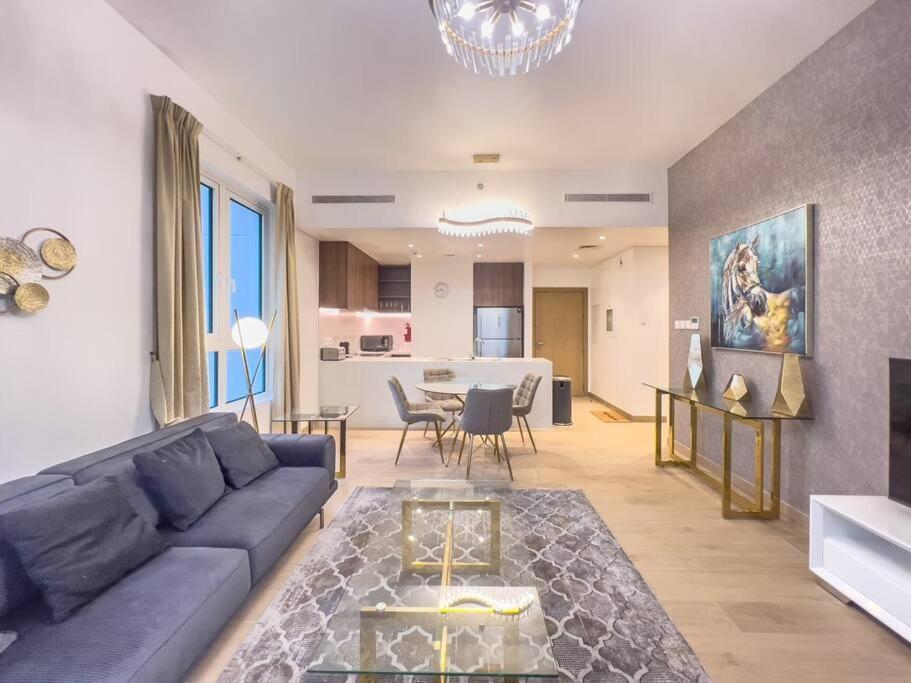 Lovely 2-Bedroom Vacation Home Near Beach Dubai Bagian luar foto
