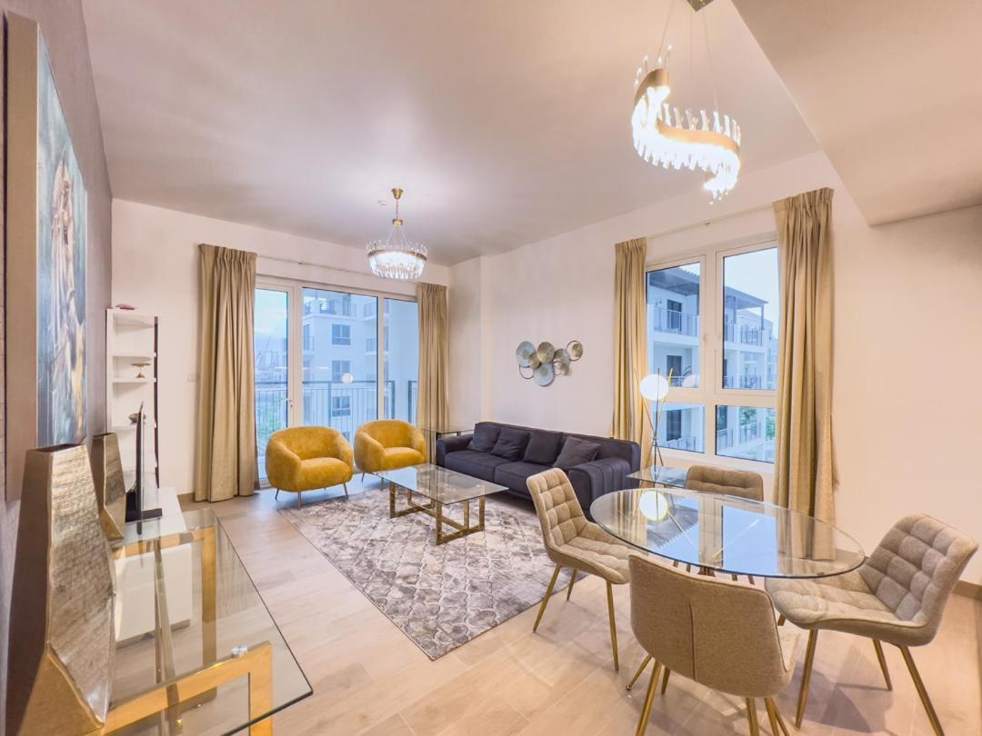 Lovely 2-Bedroom Vacation Home Near Beach Dubai Bagian luar foto