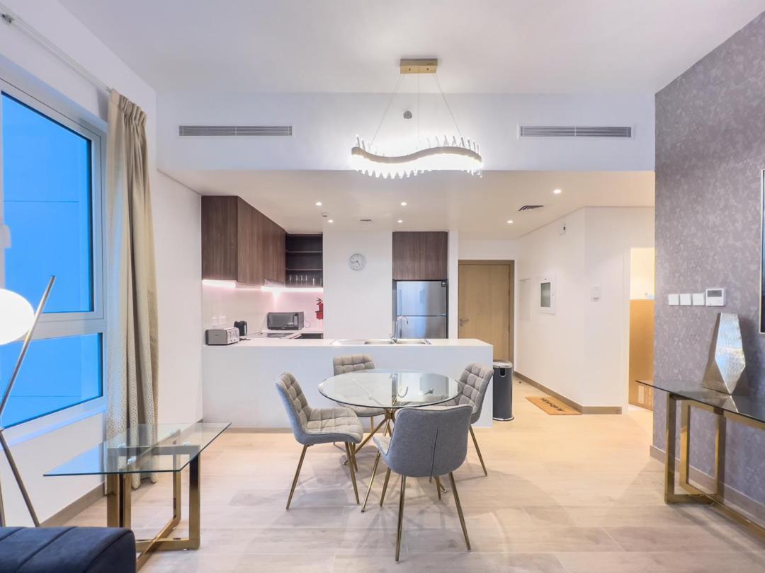 Lovely 2-Bedroom Vacation Home Near Beach Dubai Bagian luar foto