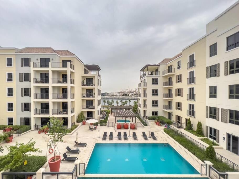 Lovely 2-Bedroom Vacation Home Near Beach Dubai Bagian luar foto