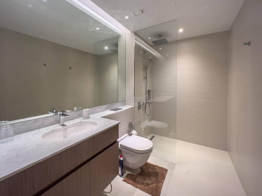 Lovely 2-Bedroom Vacation Home Near Beach Dubai Bagian luar foto